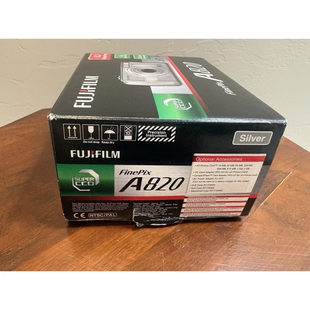 Fujifilm FinePix A820 8.3MP Digital Camera Bundle - Tested, Works! Case Cables